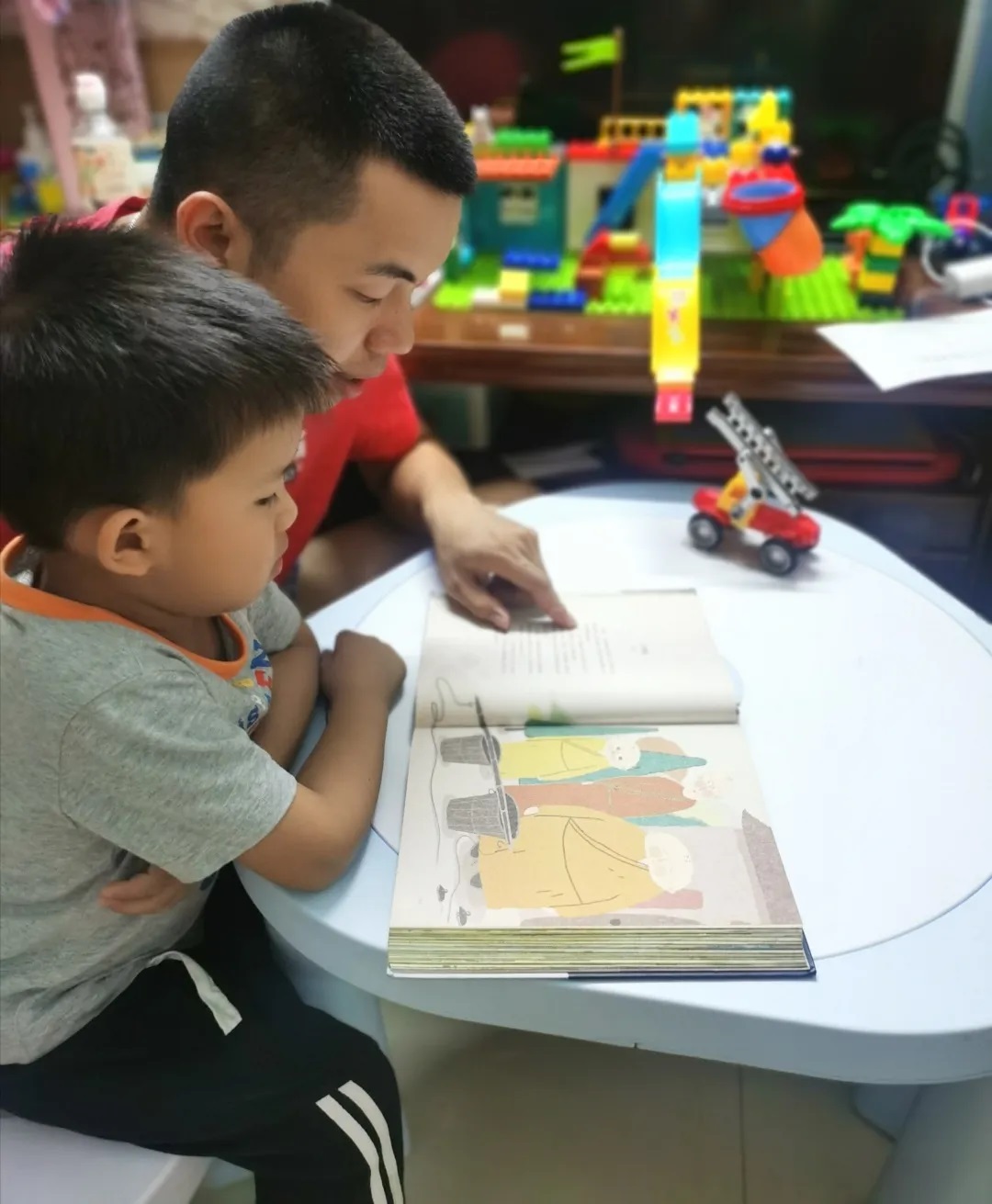 滋润童心，，，，孕育幸福——白云山6008集团官方网站开展“六一”儿童节活动