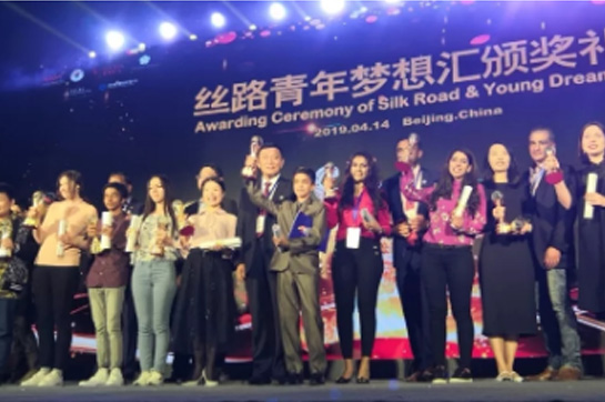 天下首个企业抗疫主题睁开幕