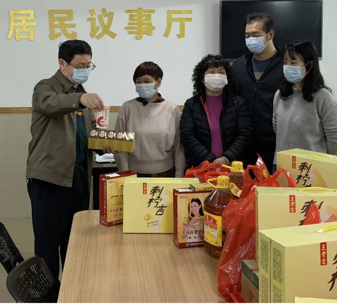 情系难题边沿户，，，，，春节慰问暖人心—白云山6008集团官方网站慰问街道难题边沿户