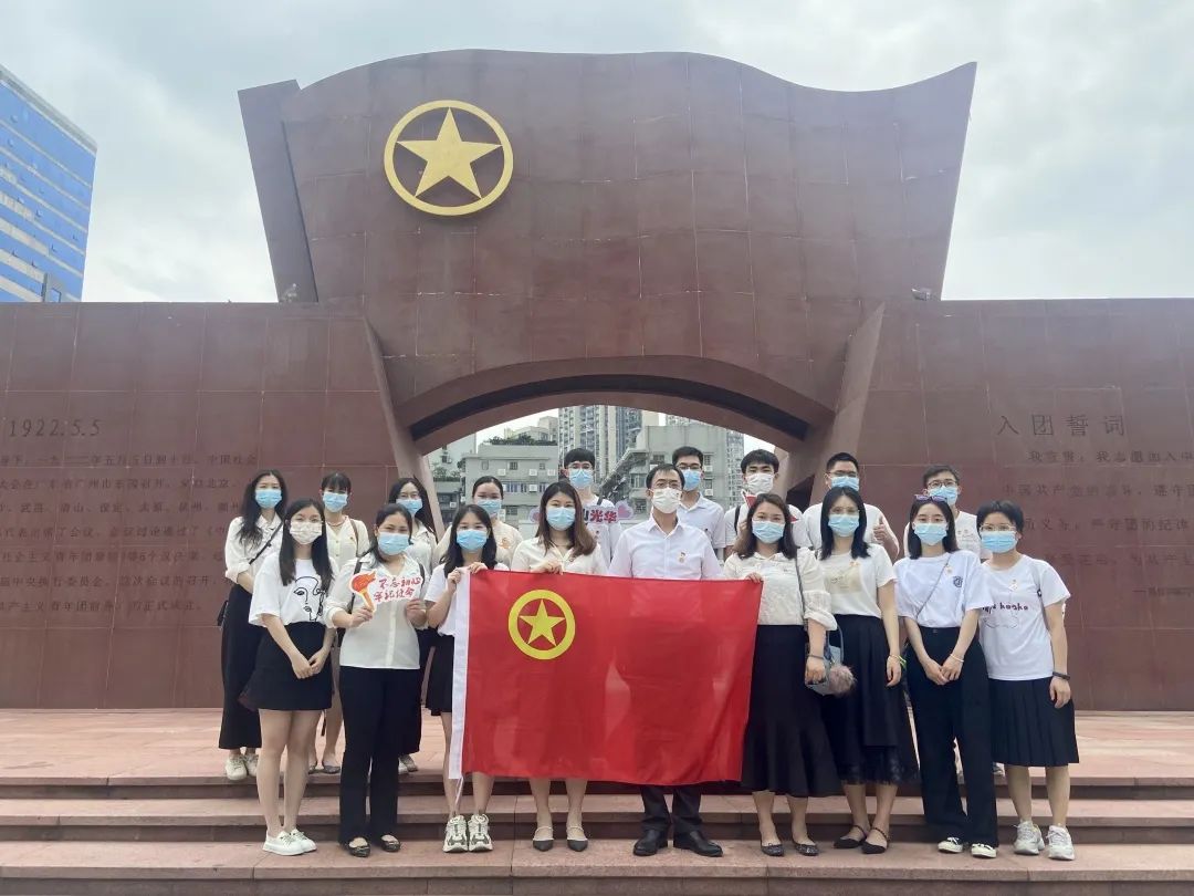 追寻红色影象，，，，，，，传承青春实力——白云山6008集团官方网站公司团委组织旅行团一大纪念馆