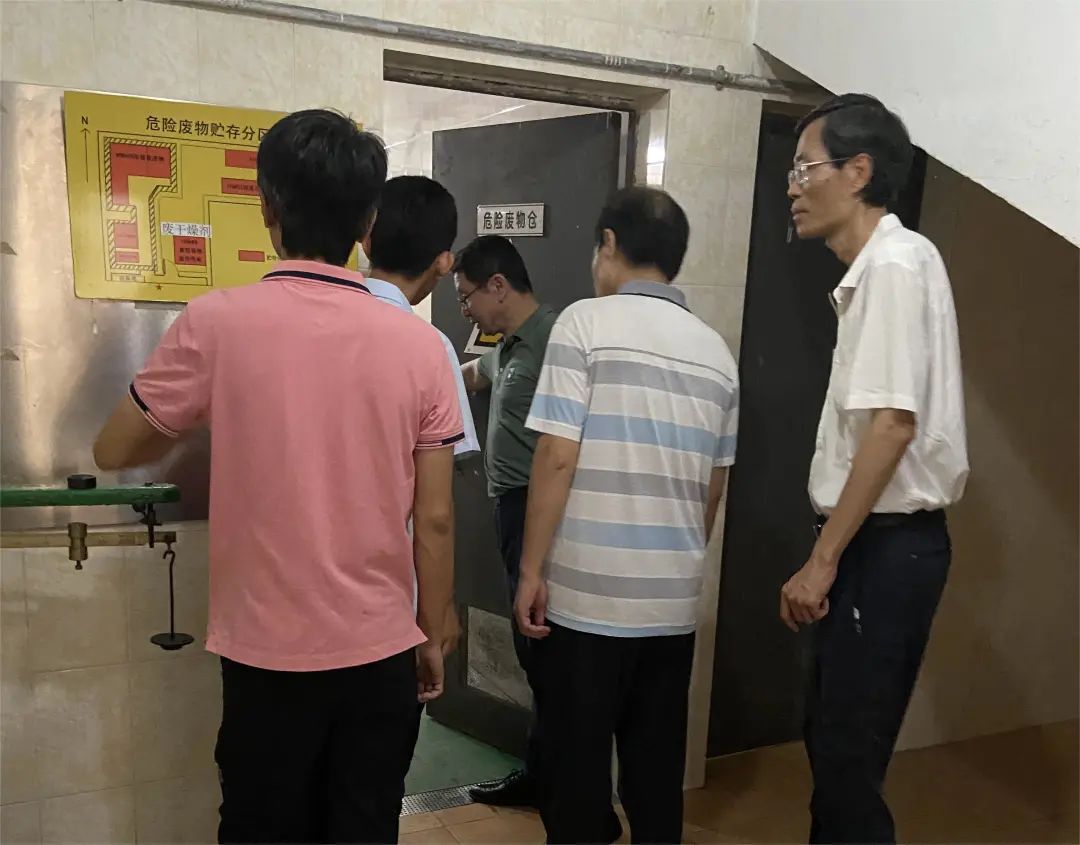 “四不两直”强监视 拧紧节日“清静阀” ——白云山6008集团官方网站公司纪委开展中秋、国庆节前专项监视检查