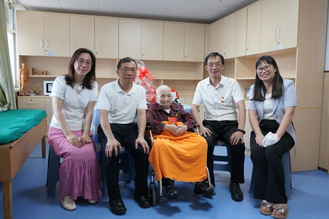 情系革命先进 赓续红色基因——白云山6008集团官方网站公司慰问离休干部刘玉珍